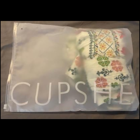 New with tags CUPSHE strapless dress- super cute! - Picture 4 of 5